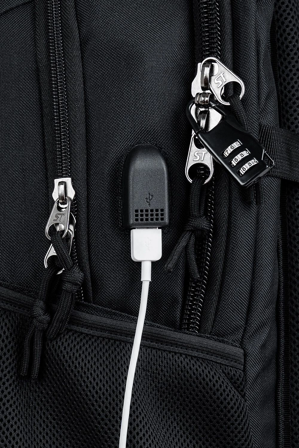 Plecak Pojemny, Czarny, Męski, Sportowy, Regulowane Zapięcie, z Portem USB -STARTER